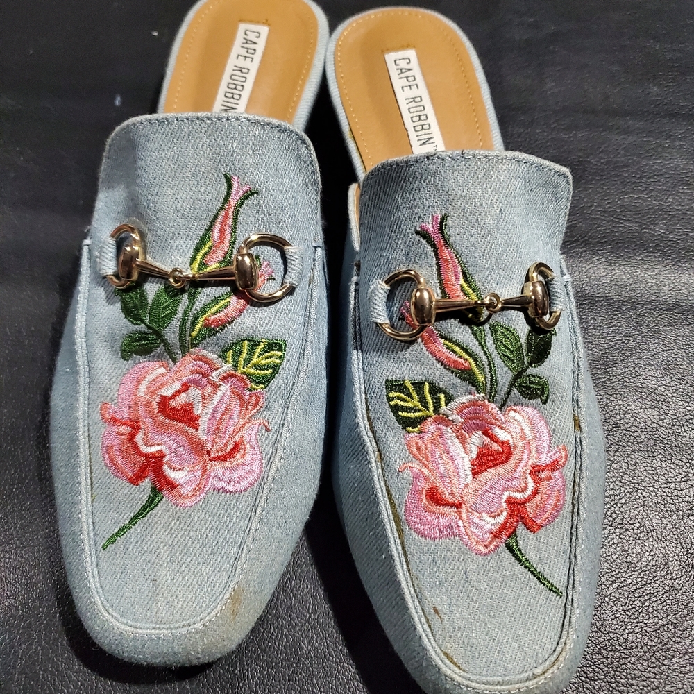 Cape Robbin Muels women's shoes